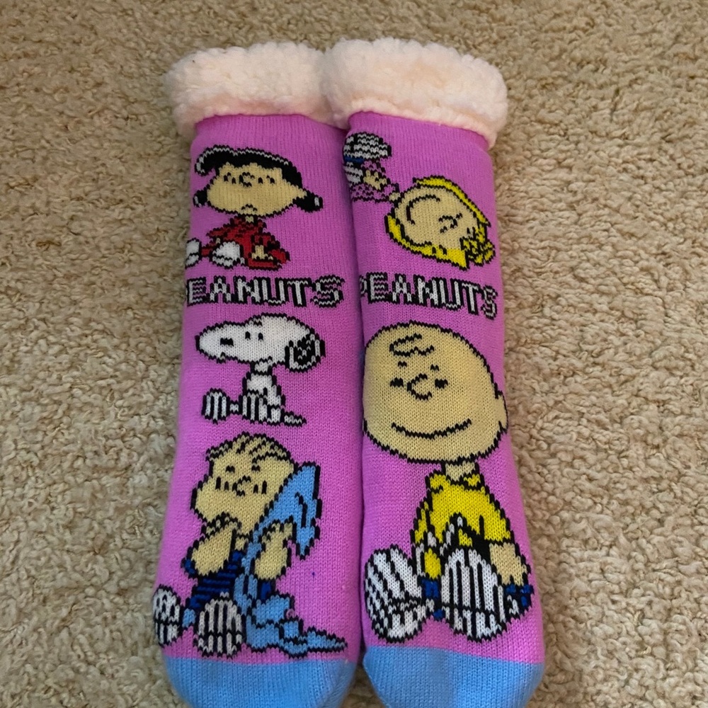 never worn peanut charlie brown socks - fluffy